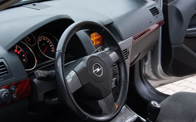 Opel Astra cena 12600 przebieg: 260000, rok produkcji 2005 z Złocieniec małe 497